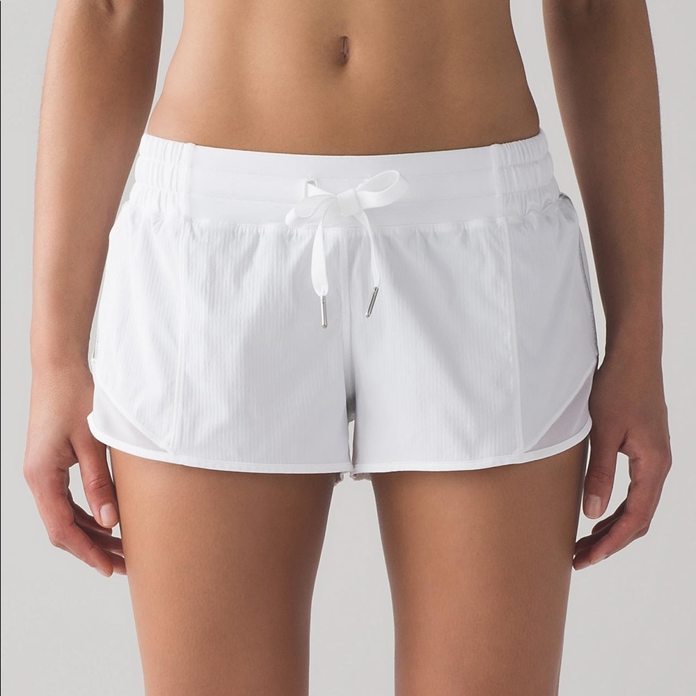 Lululemon White Hotty Hot shorts 2.5’’ with bow